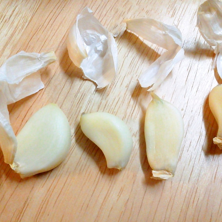 レンジで30秒 ツルン と にんにくの皮がむけるよ レシピ 作り方 By Aka Ru 楽天レシピ